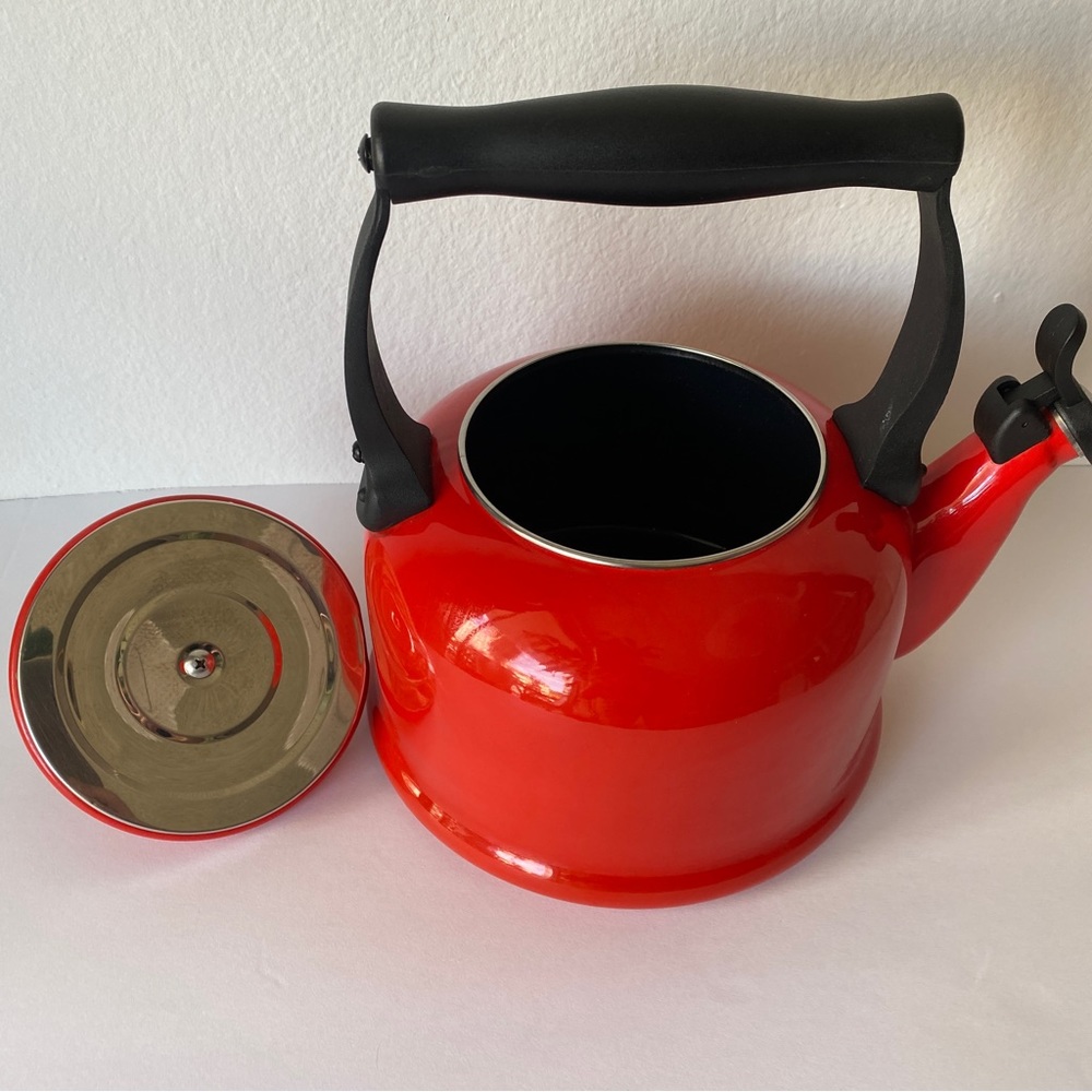 Le Creuset Cherry Red Whistling Kettle - Picture 8 of 11